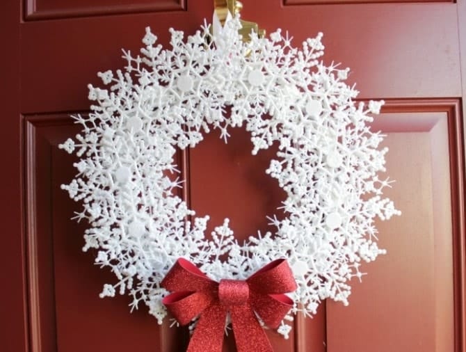 Christmas Decoration Ideas - Door Snowflake - Canvas Factory