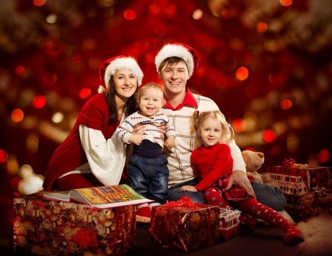 Christmas Photos - Portraits In Studio Red - Canvas Factory